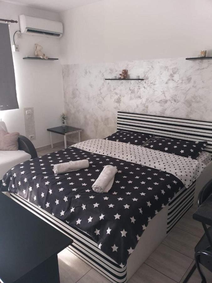 Studio Apartment Chiajna Екстериор снимка